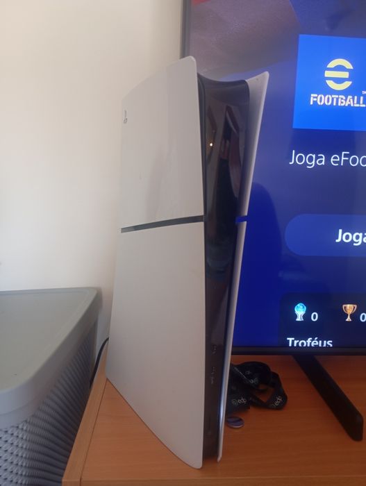 PlayStation 5 digital + 2 comandos