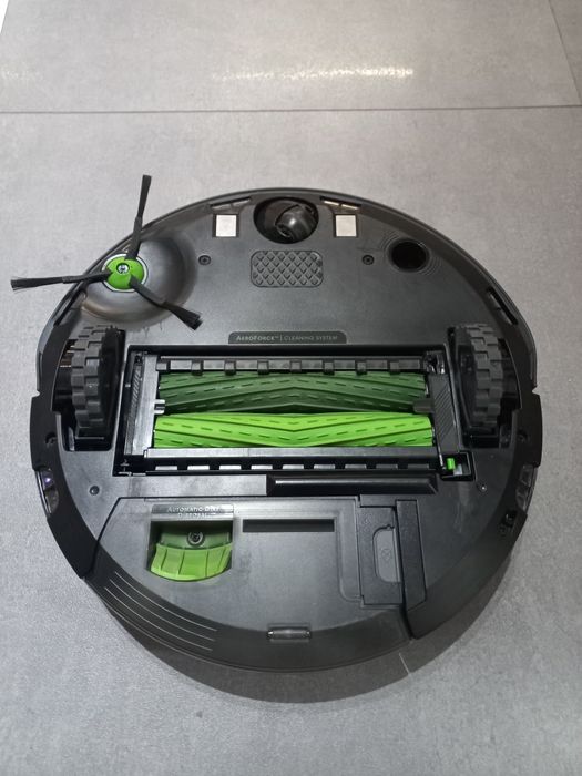 iRobot Roomba j7+ z gwarancją do 13.08.2027