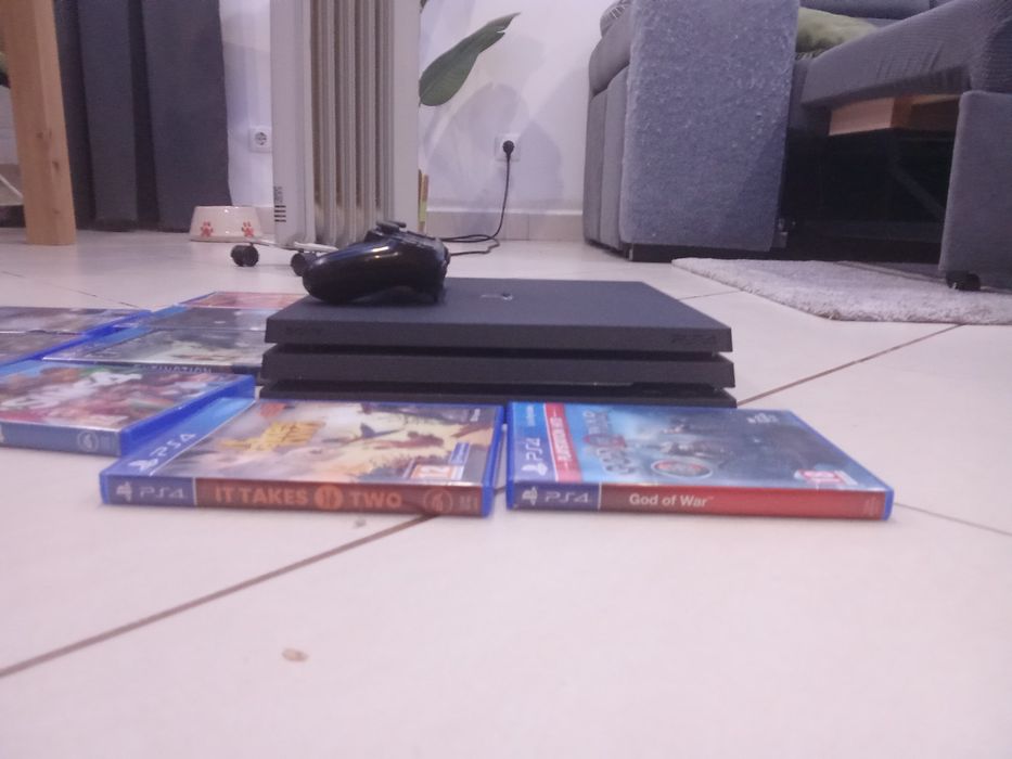 Ps4 Pro com 1 comando e 9 jogos