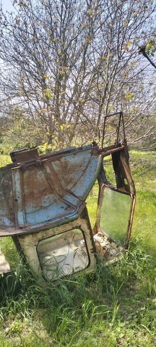 продам кабіну ЮМЗ  є стекла та двері