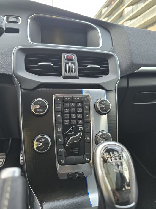 VOVO V40 R-DESIGN 1.6 115CV FULL EXTRAS aceito retoma 
2014//08

-GPS