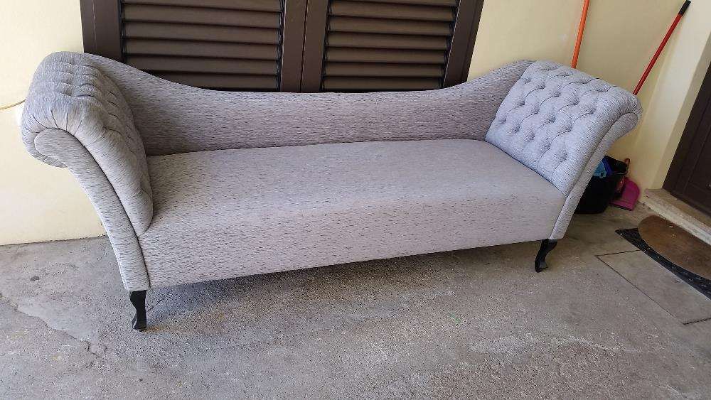 Sofa dupla costa capitonê