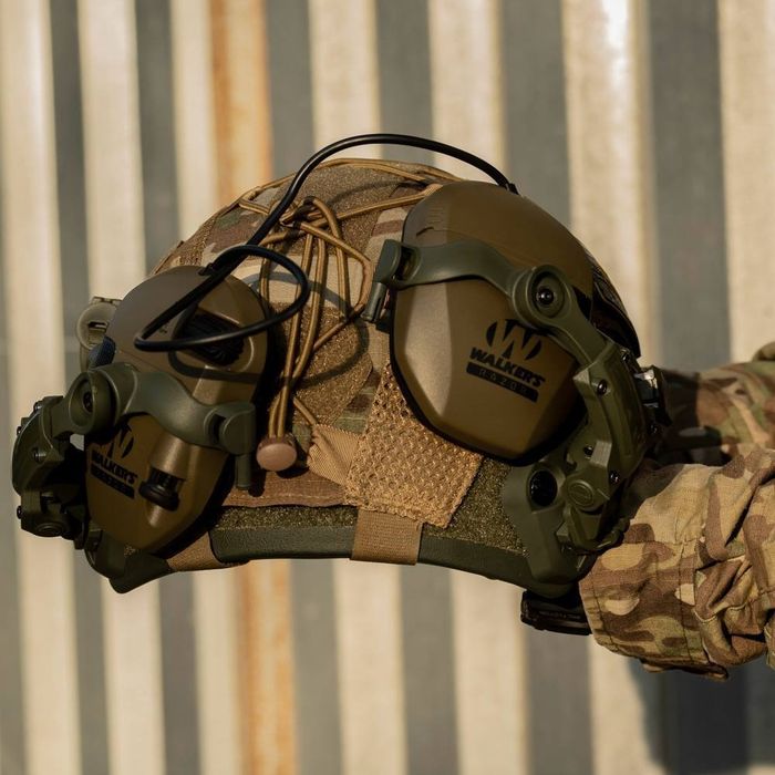 Балістичний військовий шолом FAST Helmet NIJ IIIA + активні навушники Walkers з кріпленням чебурашки кавер на шолом тактична захисна каска олива