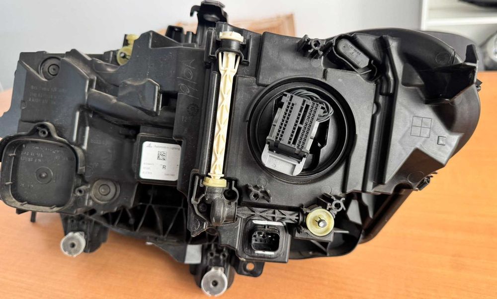 Farol BMW X5/X6 LCI 2023+ Full LED Adaptativo Shadowline direito