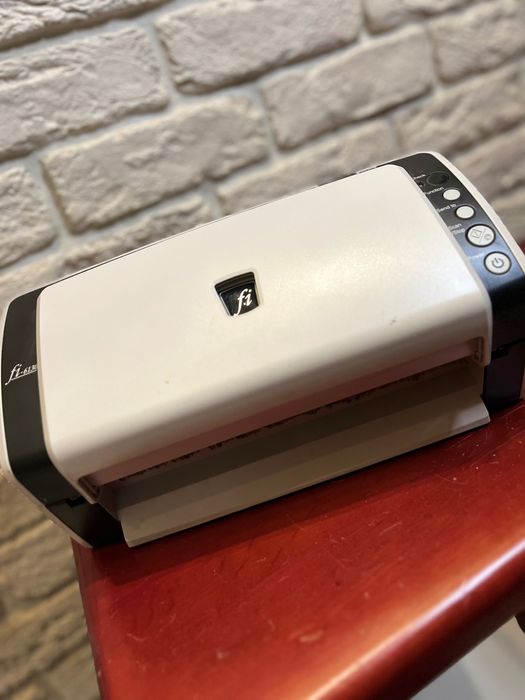 Портативний сканер Fujitsu ( fi-6130)
