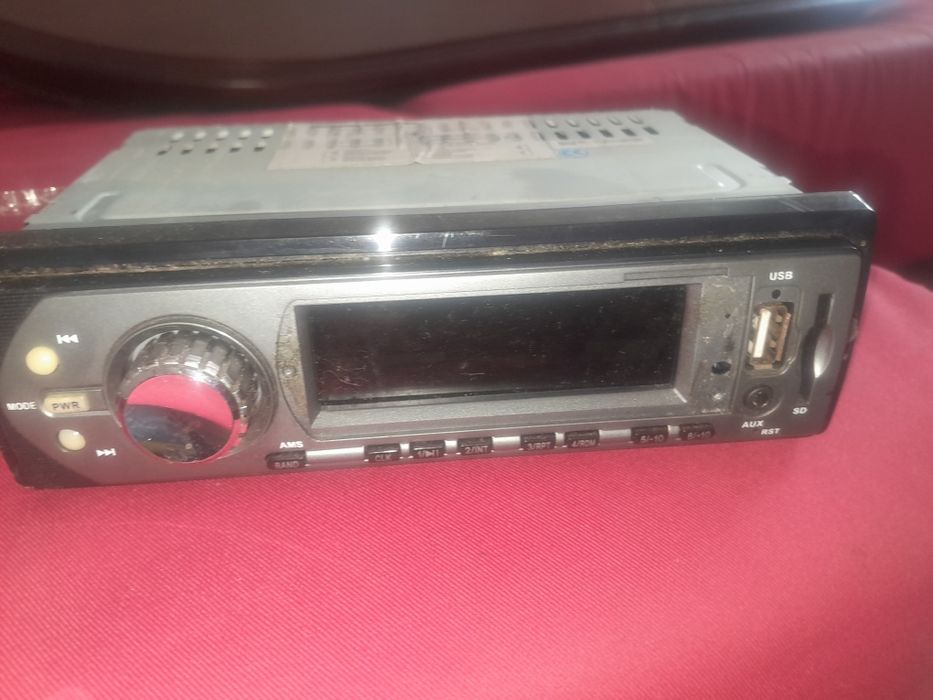 Autorradio c/ comando e entrada usb 15€