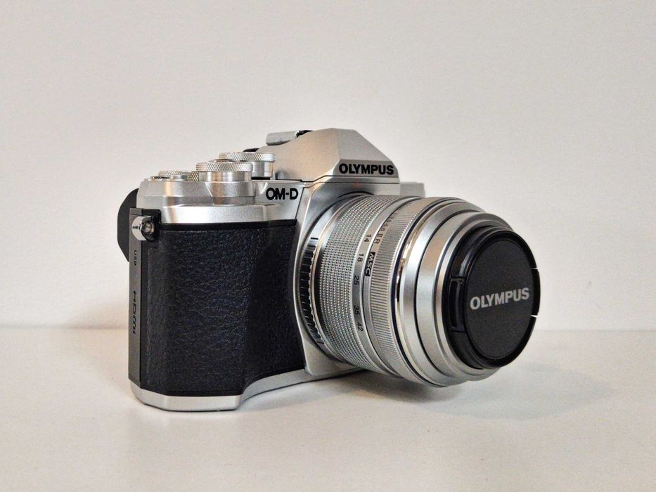 OLYMPUS OM-D E-M10 Mark III - Silver + 14-42mm + 40-150mm | Pack Completo