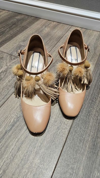 Туфлі #21 бежеві, з прикрасами