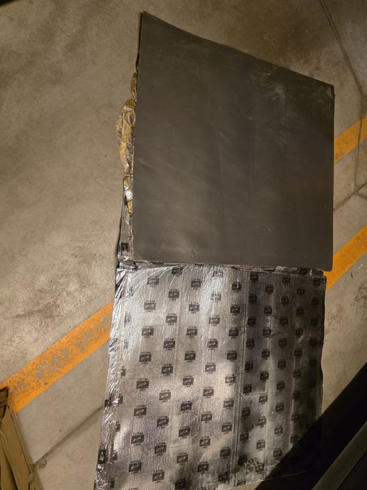 Mata wygłuszająca termoizolacyjna samoprzylepna z aluminium około 7 m²