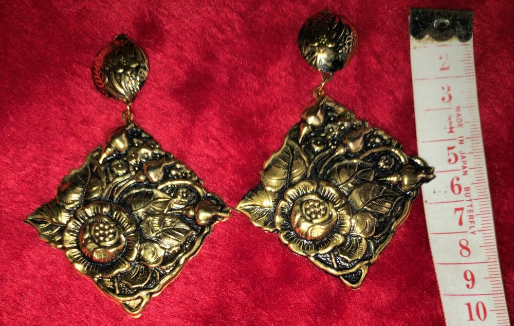 Brincos Dourados de Mola