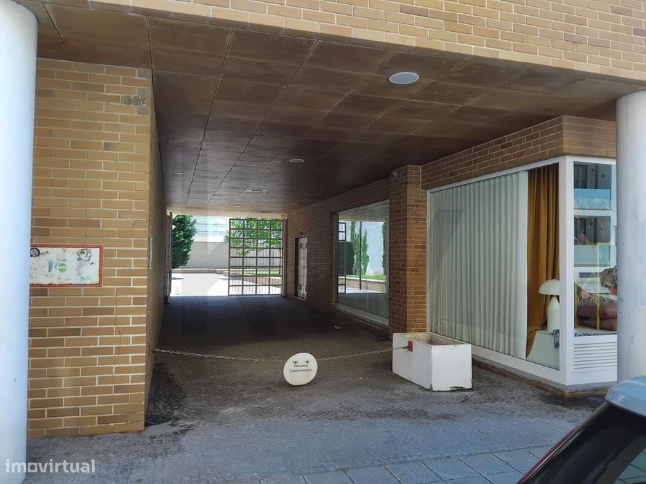 Loja comercial  em zona Central de Matosinhos Sul