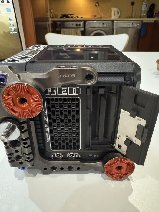 RED KOMODO 6k + baterias+angelbird 512gb+leitor de cartao+cage+adapt