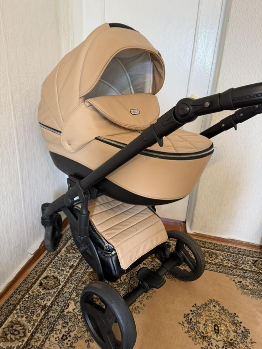 Дитяча коляска .