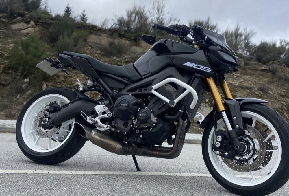 Mota Yamaha MT 09