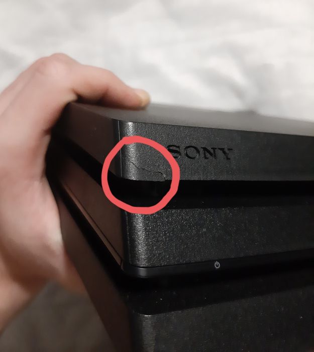 Sprzedam PS4 Pro 1TB z oryginalnym pudełkiem + możliwe akcesoria