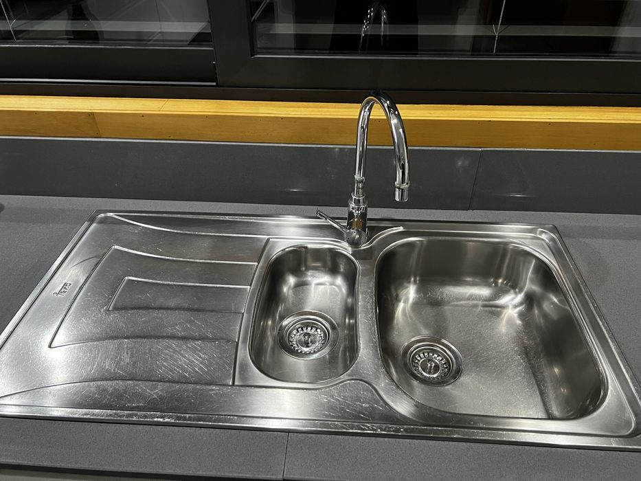 Banca e torneira teka