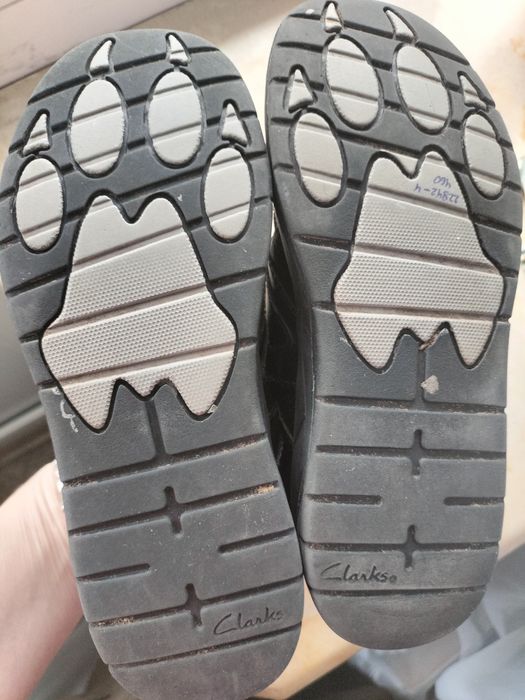 Кросівки від Clarks 22 см шкіряні