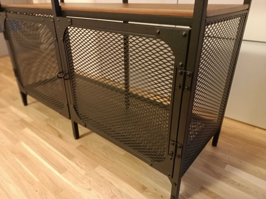 Komplet mebli: biurko, komoda i krzesło do biurka