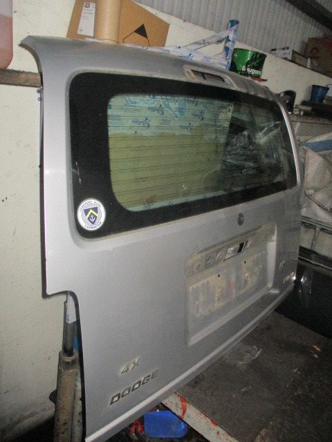 Porta / tampa da mala DODGE NITRO