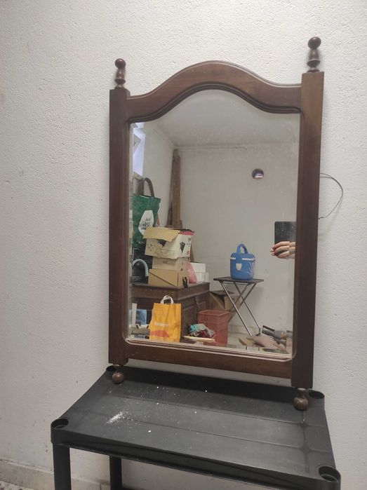 Espelho clássico em madeira maciça