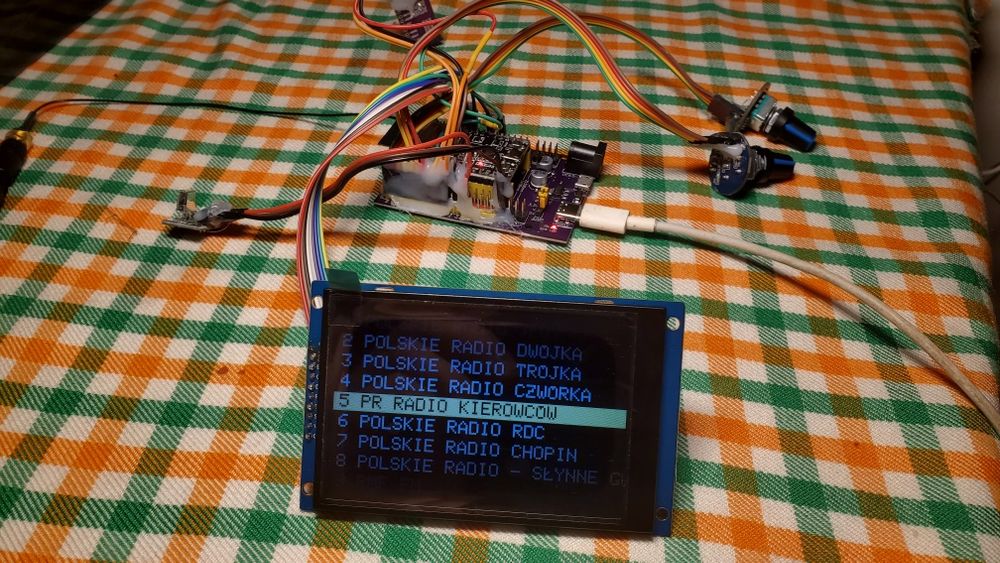 Radio internetowe ESP32 z wyświetlaczem TFT 3,5" • ponad 190 stacji