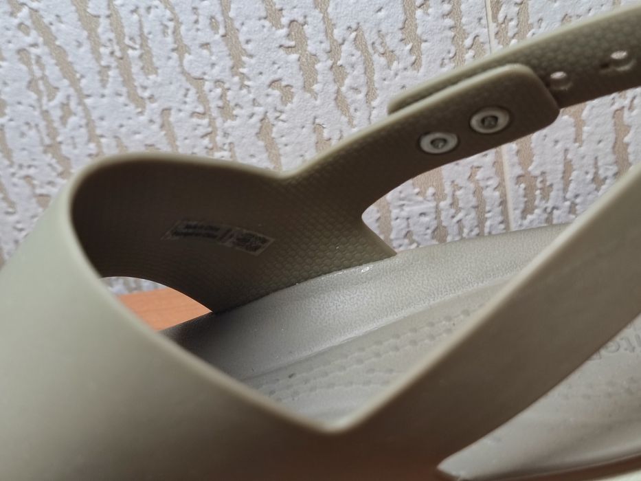 Жіночі санділі Crocs