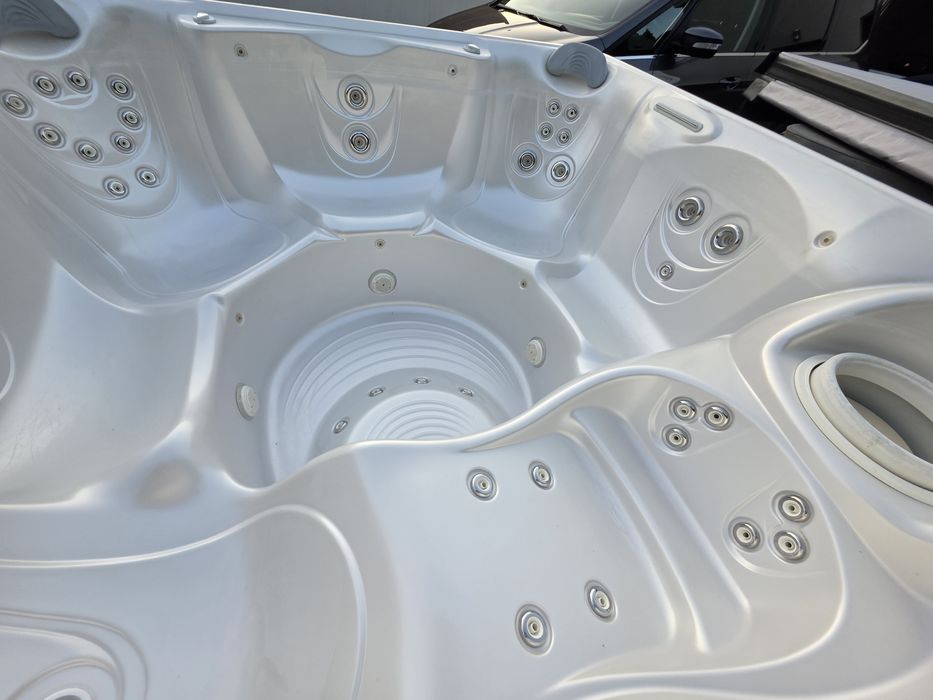 JACUZZI Hotspring 6-7 osób