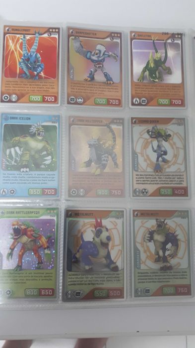 Jogo de cartas colecionáveis INVIZIMALS