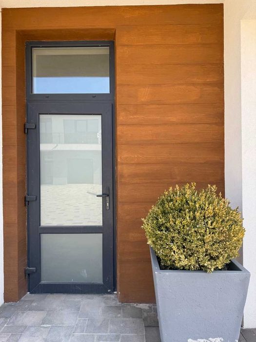 Продається Дуплекс готовий до ремонту з гаражем та бічною ділянкою