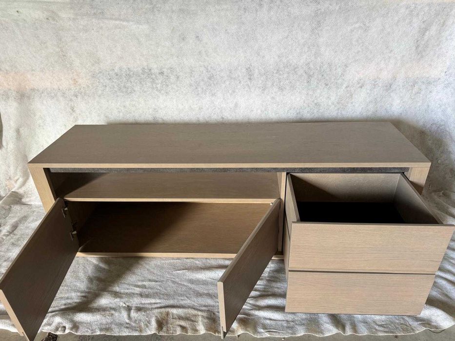 Móvel de tv em madeira clara