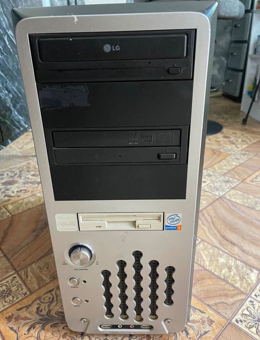 Комп’ютер + монітор ASUS + клавіатура