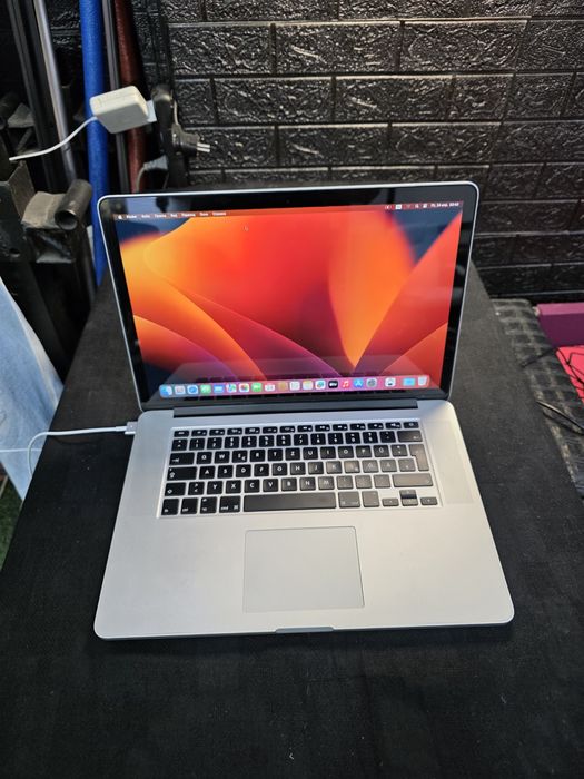Ноутбук Apple A1398 MacBook Pro 15.4 i7 16 озу ssd 256