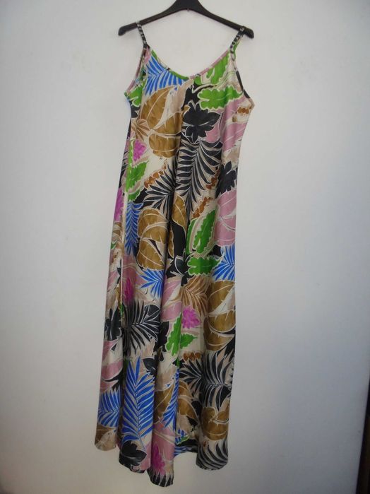 vestido de senhora muito colorido