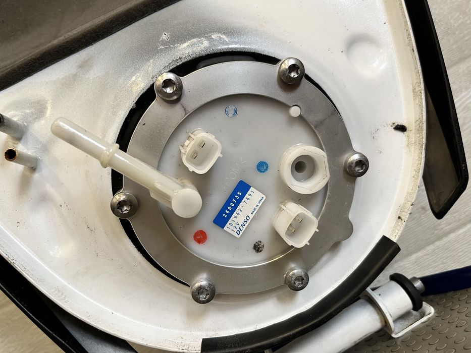 Pompa paliwa triumph speed triple rs 1050 tiger 1200