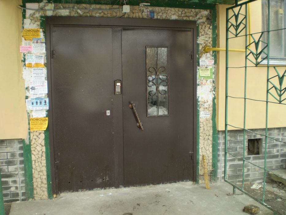 Частина в 2х кімнатній квартирі.(Право власності)