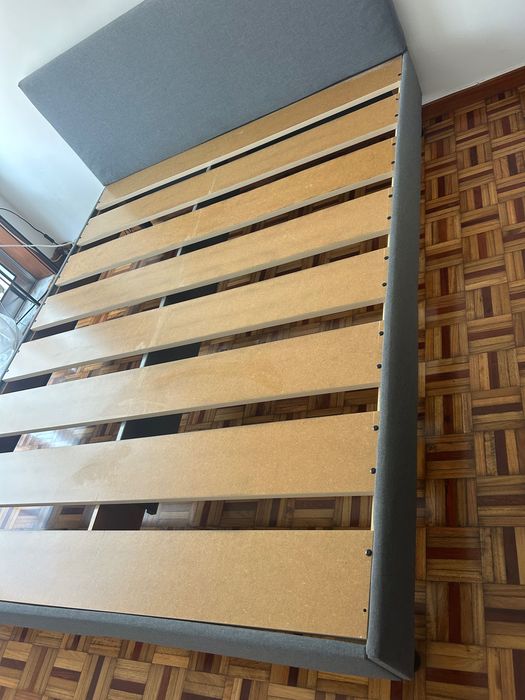 Cama IKEA cinzenta mais colchão