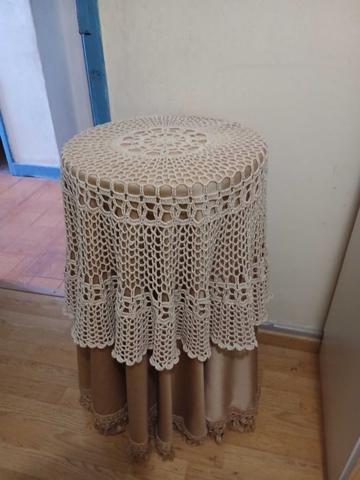 Mesas camilha com toalhas, diâmetro 39/43 cm