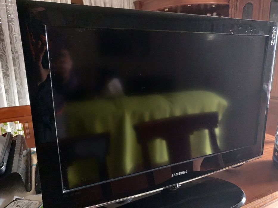 TV -- Samsung 32" -- Como nova
