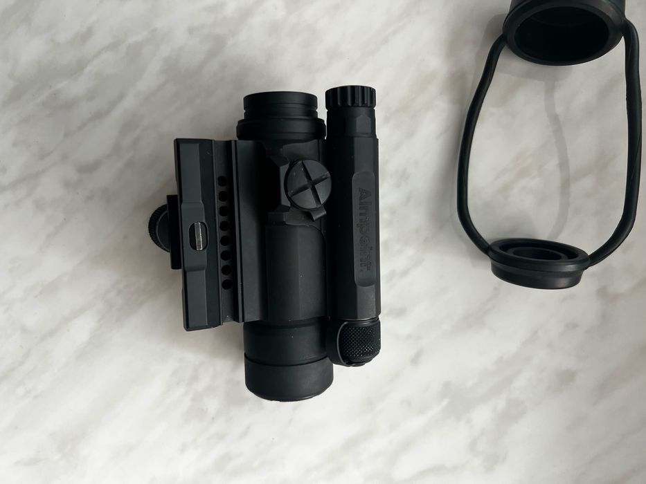 Каліматорний приціл aimpoint com 4