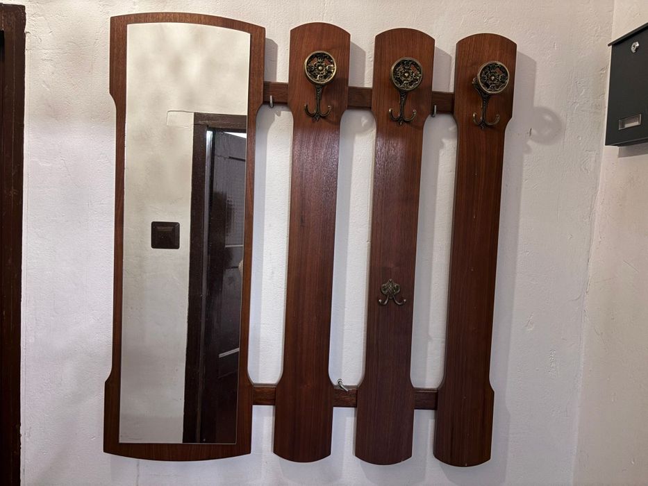 Wieszak do przedpokoju z lustrem