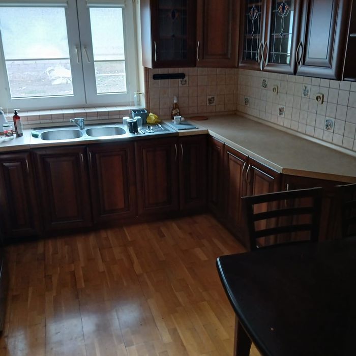 Przestronny dom z fotowoltaika, dużym budynkiem 160m2 pod inwestycje