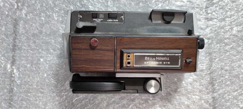 Appareil photo Optronic Eye Super 8 Bell & Howell avec lampe à