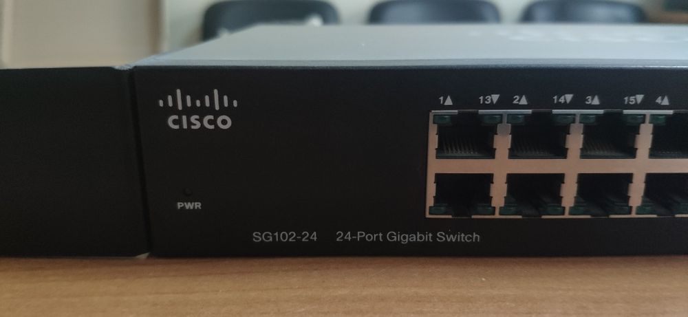 Маршрутизатор Коммутатор Cisco SG102-24