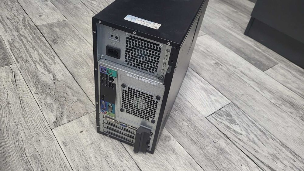 KOMPUTER DELL Intel 3.1GHz 8GB RAM Radeon HD 4670 40GB SSD + 250GB HDD