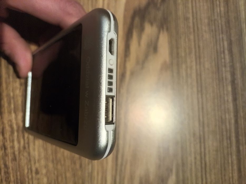 Powerbank na baterie sloneczną