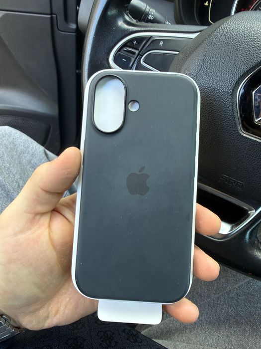 Оригінальний чохол Apple Silicone Case with MagSafe для iPhone 16 Black (MYY13ZM/A)