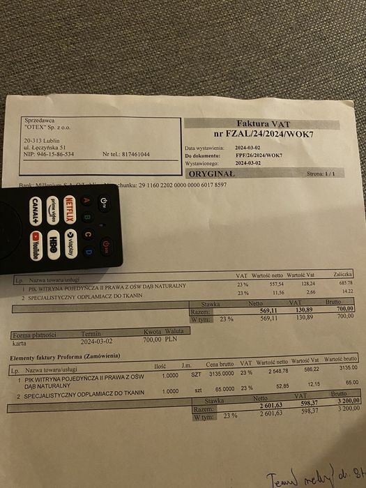 Dębowa witryna na szkło