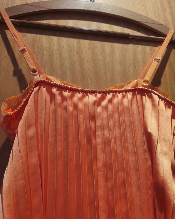 Top em cetim laranja