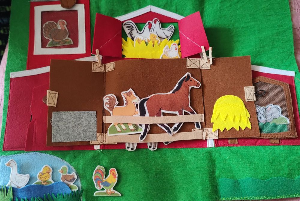 Играшки з фетру ,Ферма із фетру багато домашніх тваринок,синій трактор