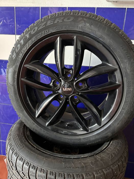 Jantes 17 MINI com pneus Pirelli
